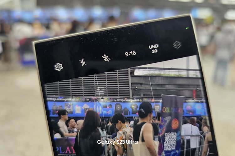 Pengguna Samsung S24 Ultra bisa lebih leluasa mengambil foto 200 MP atau 50 MP di segala rasio, baik 3:4, 9:16 (Instagram Stories/TikTok), 1:1, hingga layar penuh.