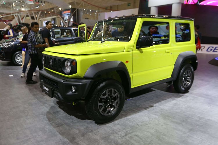 Suzuki New Jimny dipamerkan saat acara Gaikindo Indonesia Internasional Auto Show (GIIAS) 2018 di ICE BSD, Tangerang, Banten, Kamis (02/08/2018). Pada pameran otomotif GIIAS kali ini mengusung tema Beyond Mobility yaitu mobil-mobil teknologi masa depan yang diklaim ramah lingkungan, Acara ini akan berlangsung hingga 12 Agustus 2018.