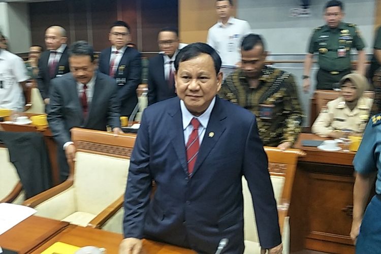 Menteri Pertahanan Prabowo Subianto dalam rapat kerja dengan Komisi I, di Kompleks Parlemen, Senayan, Jakarta, Senin (11/10/2019).