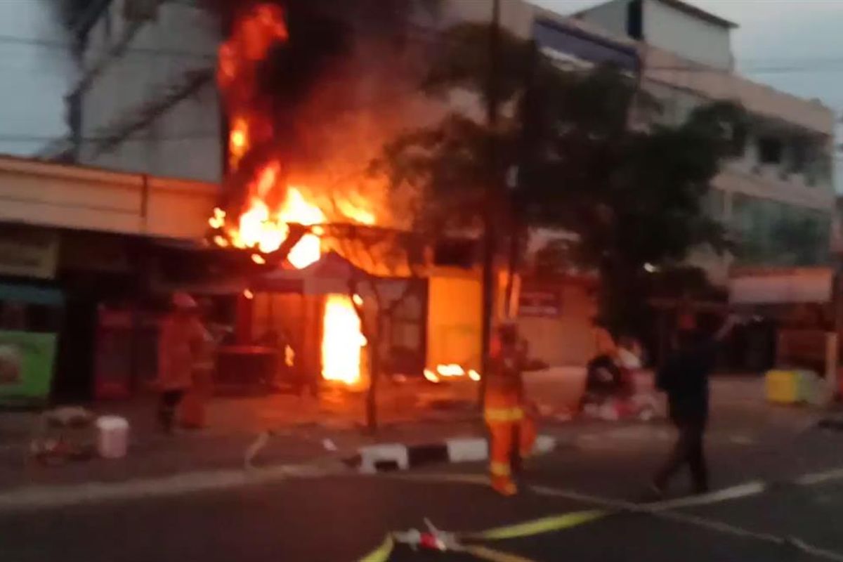 kebakaran di toko sepeda pondok labu, Cilandak, Jakarta Selatan