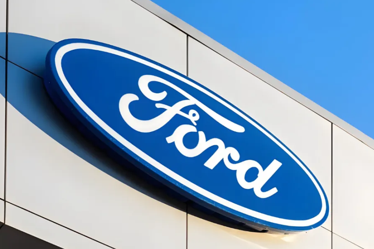 Ford Menyesal Andalkan AI, Kini Rekrut Ratusan Karyawan Lagi 