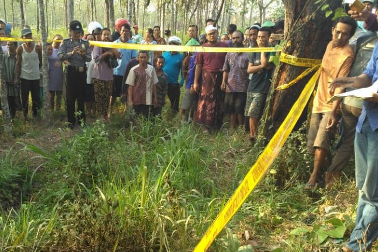 Masyarakat dihebohkan dengan penemuan sesosok mayat tanpa identitas di kawasan hutan wilayah Desa Sendang Wates, Kecamatan Kunduran, Kabupaten Blora, Jawa Tengah, Rabu (1/8/2018) pagi.‎ 