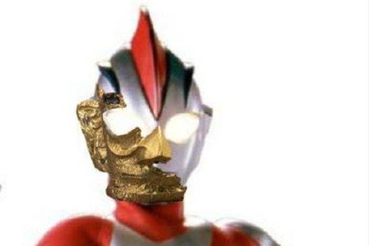 Ultraman dengan topeng emas berusia 3.000 tahun. [Weibo via BBC]
