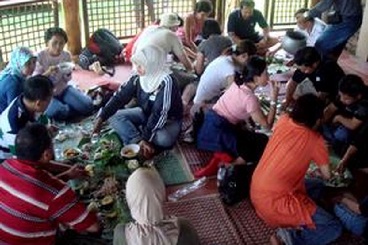 Makan bersama di Gasol.