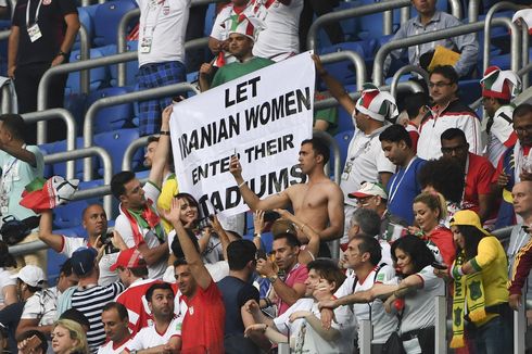 Ditangkap karena Menonton Laga Sepak Bola di Stadion, Seorang Wanita Iran Tewas Bakar Diri
