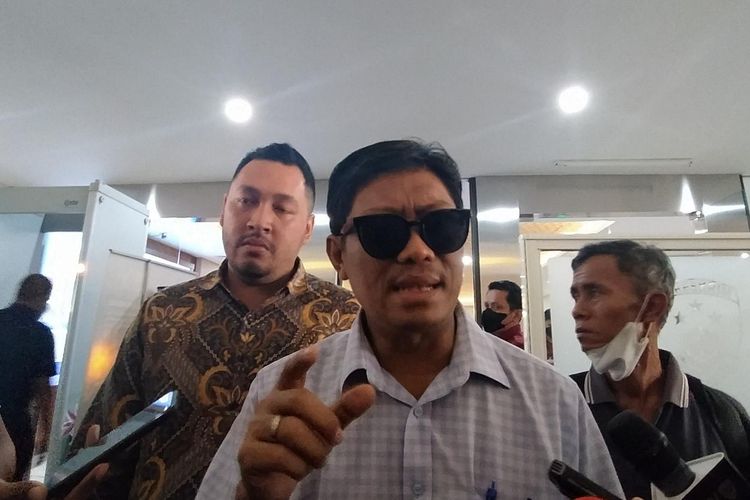 Kuasa hukum DJ Una Yafet Rissy di Lobi Bareskrim Polri, Jakarta, Rabu (13/4/2022).