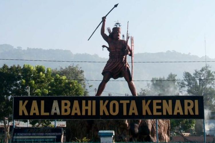 Tugu Kota Kalabahi, Alor, yang dikenal sebagai Bumi Kenari