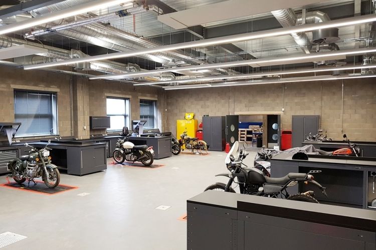 Salah satu ruangan di Pusat Teknologi Royal Enfield atau UKTC (UK Technology Center) di Bruntingthorpe Proving Grounds, Leicestershire, Inggris. 