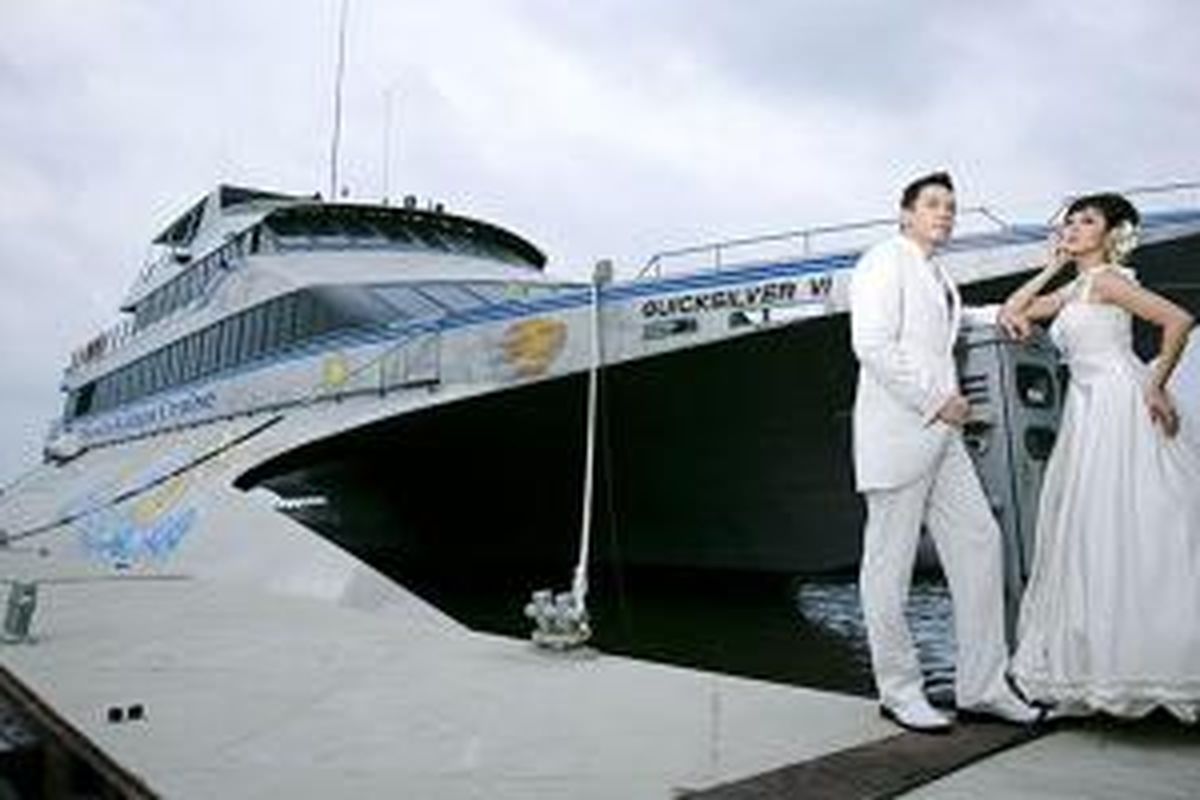 Quicksilver Cruise - Batavia Marina di Pelabuhan Sunda Kelapa tawarkan nuansa romantis menikah di atas kapal pesiar. 