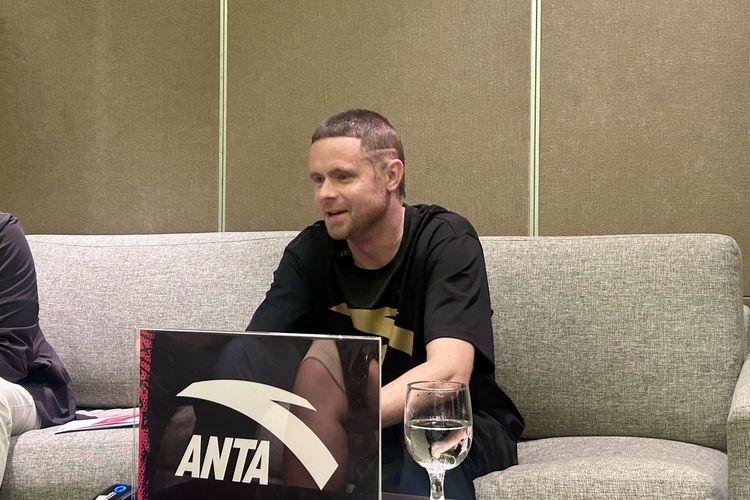 Pemain streetball profesional, Grayson Scott “The Professor” Boucher dalam Konferensi Pers Peluncuran ANTA di Indonesia, di Jakarta Pusat, Selasa (26/8/2025).