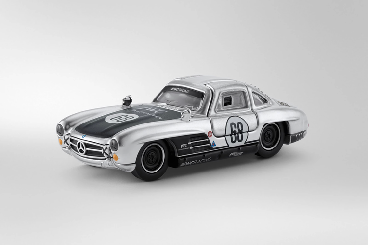 Dalam kolaborasi bersama IWC, Hot Wheels  hanya akan memproduksi 50 set edisi terbatas untuk miniatur Gullwing yang akan dijual. Dalam satu set edisi terbatas ini, kita akan mendapatkan satu jam tangan IWC berlogo Hot Wheels dan miniatur Gullwing ukuran 1:45.