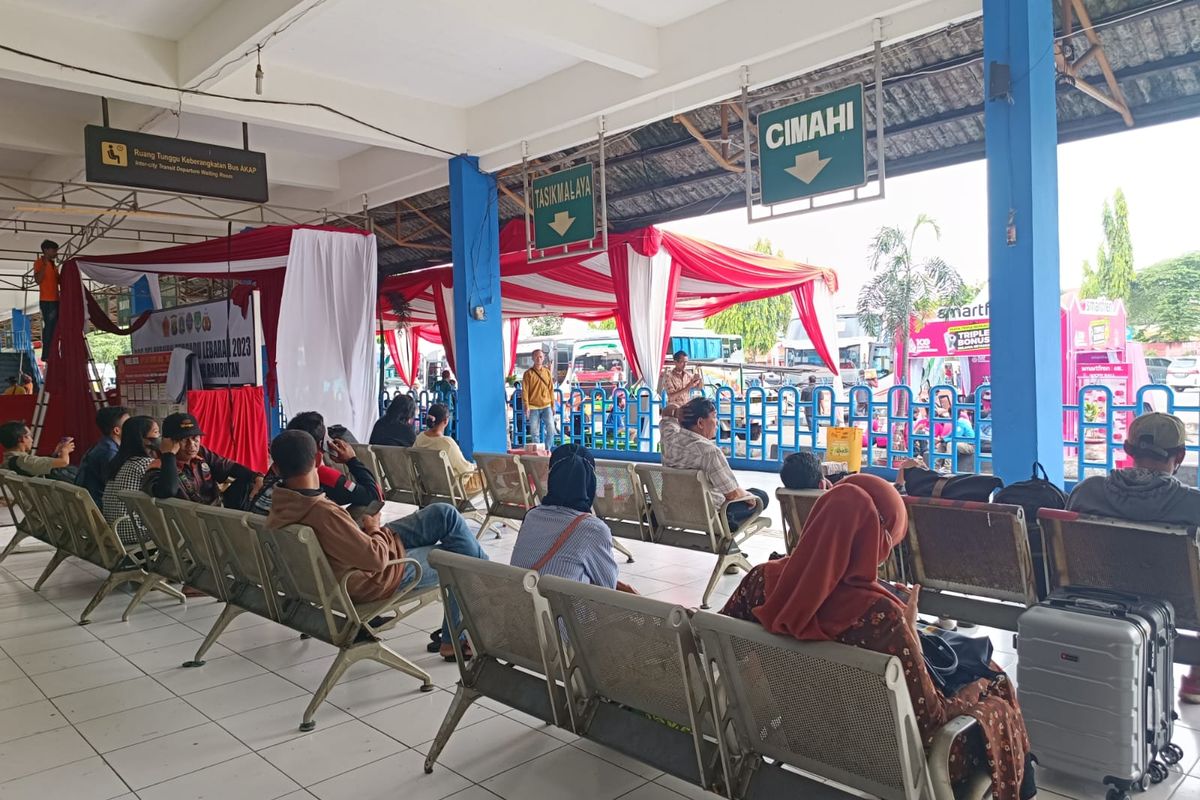 Terminal Kampung Rambutan di Jakarta Timur, Minggu (16/4/2023).