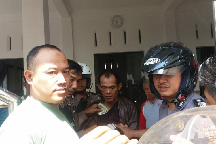 Pelaku pencurian kotak amal di masjid Al Ikhlas Kelurahan Magersari, Kota Magelang, ditangkap warga, Kamis (12/7/2018).