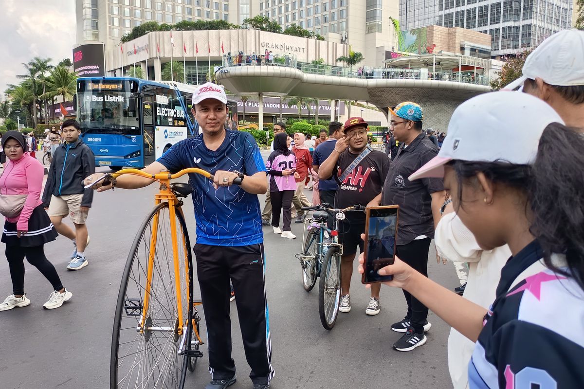 Penny Farthing Curi Perhatian saat CFD, Sepeda Klasik dengan Roda Depan  Raksasa