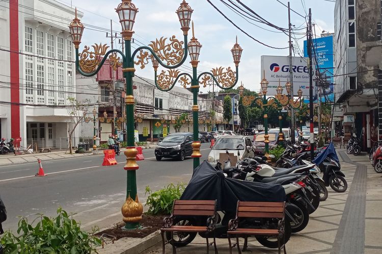 Terpantau di area pedestrian Kayutangan Heritage terdapat beberapa sepeda motor yang parkir pada Selasa (25/1/2022). 