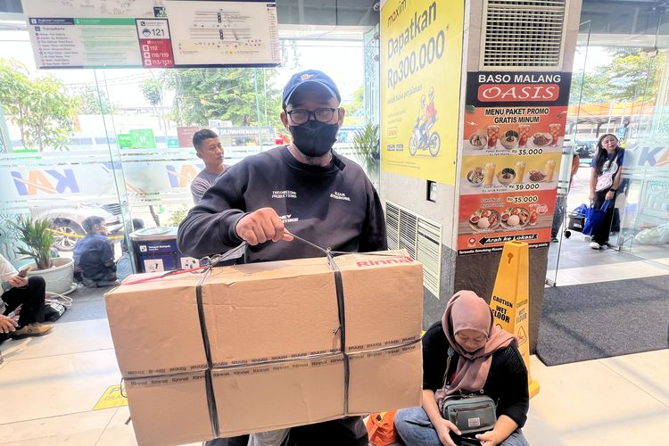 Kisah Mustaqim, Mudik Bawa Oleh-oleh Kompor Gas demi Orangtua di Kampung