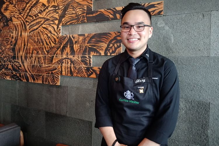 Hary, salah satu coffee master yang terlibat dalam pemecahan rekor Museum Rekor Indonesia (MURI) untuk Penyelenggaraan Coffee Brewing Master Class 24 Jam Tanpa Henti. Pemecahan rekor dilakukan mulai 30 September hingga 1 Oktober 2019.
