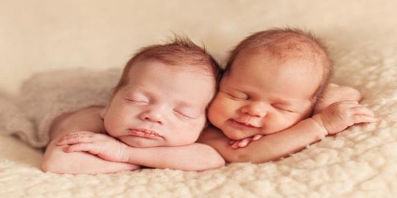Bayi kembar yang dilahirkan dari pembelahan satu zigot menjadi dua yang terus tumbuh menjadi individu disebut kembar