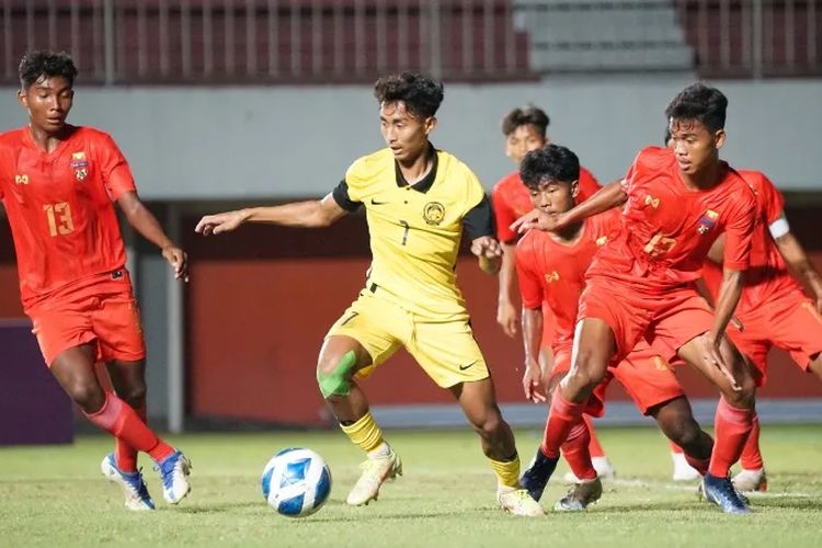 Pertandingan Myanmar vs Malaysia pada laga Grup C Piala AFF U16 2022 di Stadion Maguwoharjo, Sleman, Yogyakarta, Jumat (5/8/2022). 