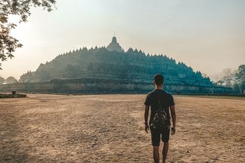 UMKM di Candi Borobudur dan Sekitarnya Perlahan Bangkit...