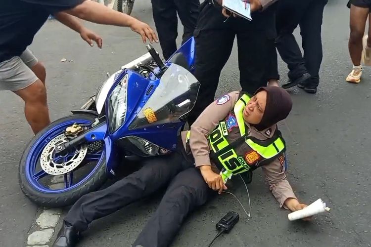 Hindari Operasi Patuh Semeru, Pelajar di Lumajang Tabrak Polwan hingga Jatuh