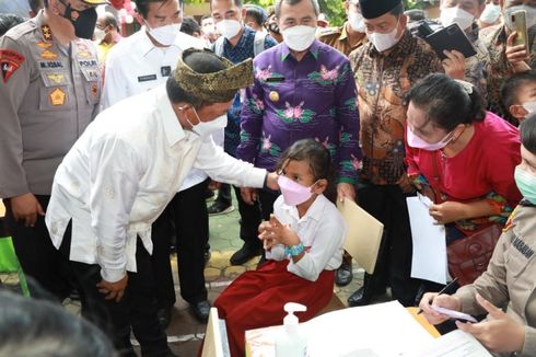 Mendagri Tinjau Pelaksanaan Vaksinasi Anak Saat Kunker ke Riau