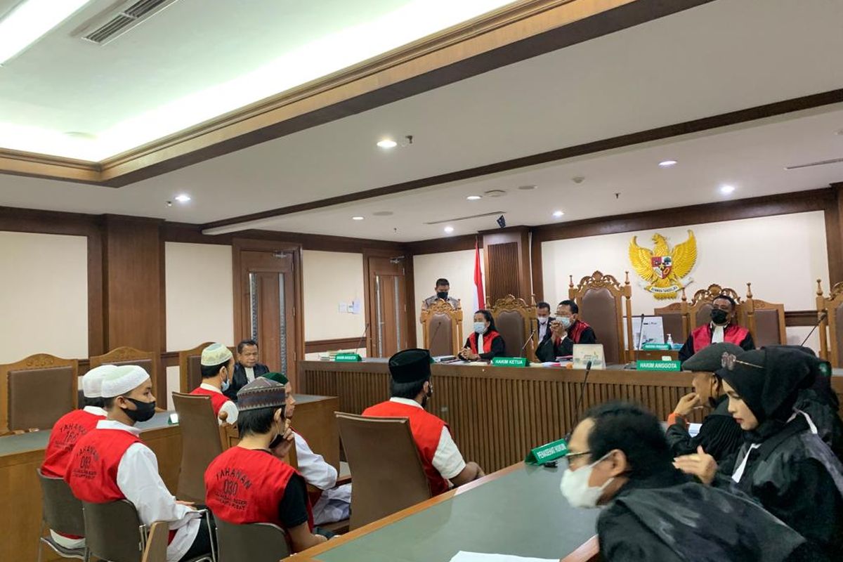 Pengadilan Negeri Jakarta Pusat menggelar sidang putusan sela terhadap enam terdakwa dalam kasus pengeroyokan pegiat media sosial Ade Armando di Pengadilan Negeri Jakarta Pusat, Senin (18/7/2022).