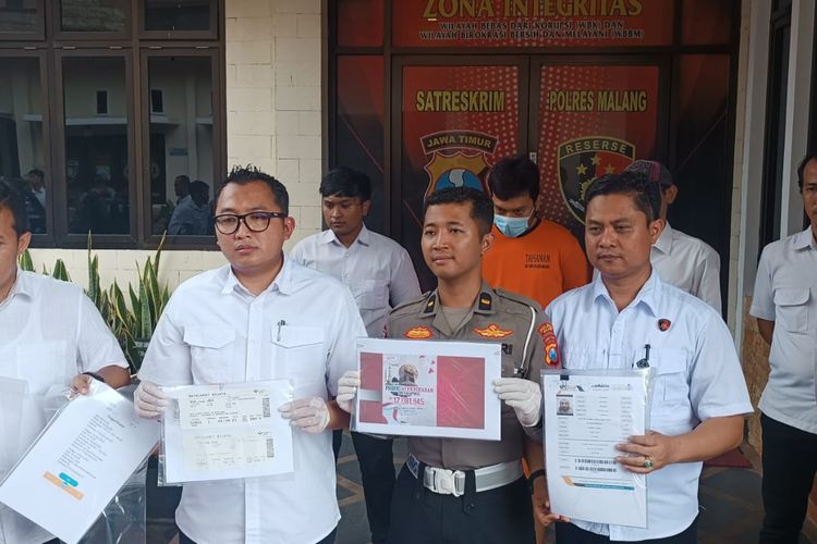 Konferensi pers pengungkapan kasus penipuan agen umrah di Polres Malang, Selasa (9/1/2024)