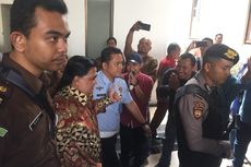 Hadiri Sidang, Dimas Kanjeng Disambut Santri dan Pengikutnya