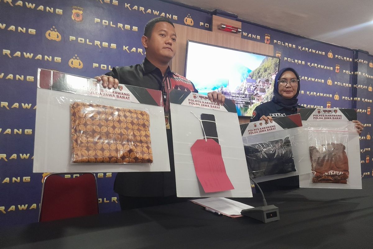 Kasat Reskrim Polres Karawang AKP Arief Bastomy dan jajaran saat memberikan keterangan pers di Mapolres Karawang, Selasa (22/8/2023).