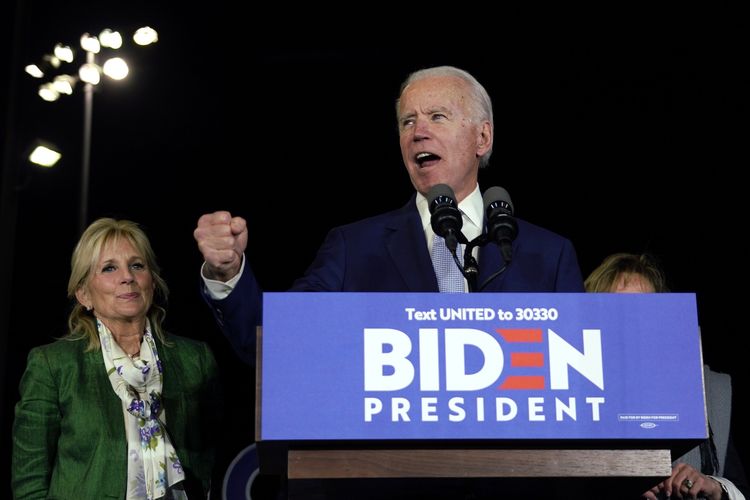 Bakal calon presiden Partai Demokrat, Joe Biden, memberikan pidato kepada para pendukungnya di Los Angeles, 3 Maret 2020. Biden disebut meraih hasil mengejutkan di Super Tuesday.