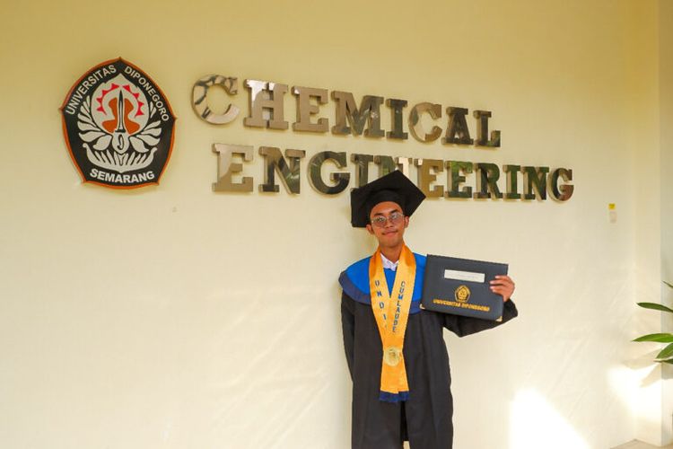 Reynold Valentino Silvester menjadi salah satu wisudawan terbaik di Universitas Diponegoro (Undip)