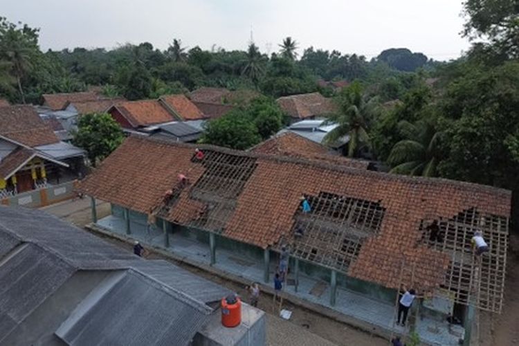 Pada Rabu (16/10/2024), Dompet Dhuafa dan Matahari Store memulai renovasi sekolah Madrasah Diniyah Takmiliyah Awaliyah (MDTA) Al-Khairiyah di Tegalsari, Walantaka, Kota Serang.