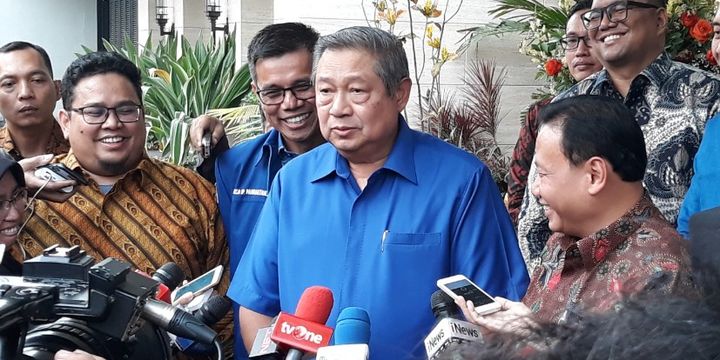 Ketua Umum Partai Demokrat Susilo Bambang Yudhoyono menerima kedatangan Ketua Bawaslu Abhan beserta jajarannya di kediamannya di Mega Kuningan, Jakarta, Selasa (10/7/2018).