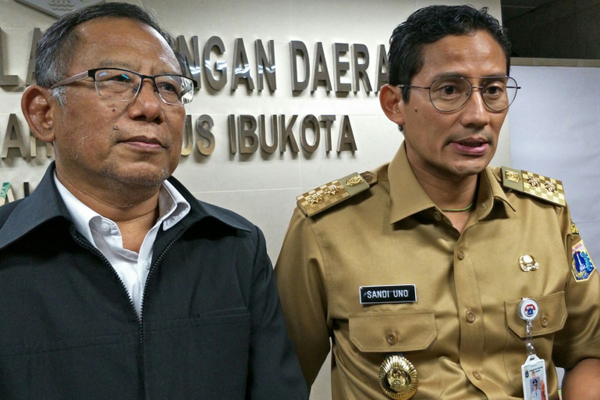 Kepala Perwakilan BPKP DKI Jakarta Bambang Utoyo dan Wakil Gubernur DKI Jakarta Sandiaga Uno seusai rapat road to WTP di Balai Kota DKI Jakarta, Jalan Medan Merdeka Selatan, Senin (18/12/2017).