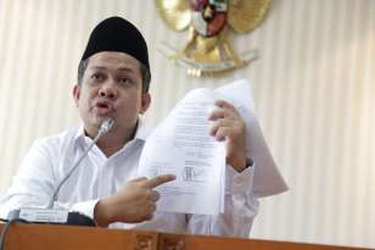 Wakil Ketua DPR Fahri Hamzah menggelar jumpa pers tentang pemecatannya dari PKS di di Gedung DPR MPR, Senayan, Jakarta, Senin (4/4/2016). 