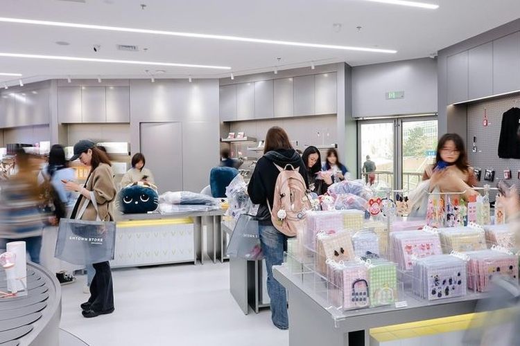 SM Entertainment Ekspansi ke China, Buka SMTOWN Store Pertama di Shanghai