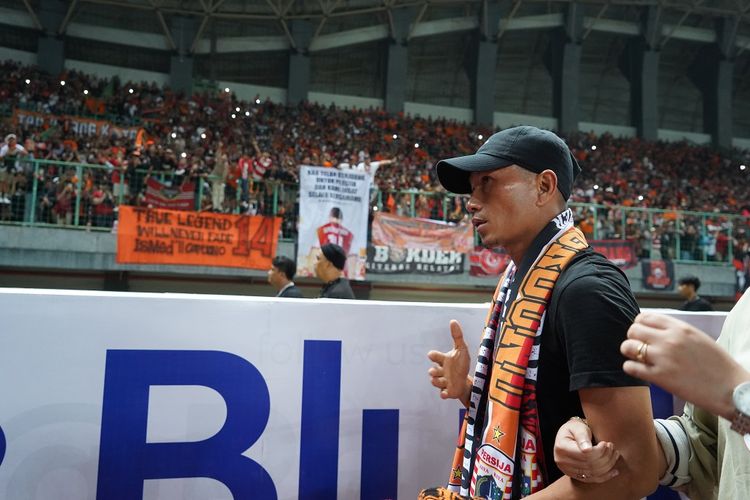 Momen perpisahan Ismed Sofyan seusai laga Persija Jakarta vs Madura United di Stadion Patriot Candrabhaga, Bekasi, Jawa Barat, Sabtu (17/9/2022) malam WIB.