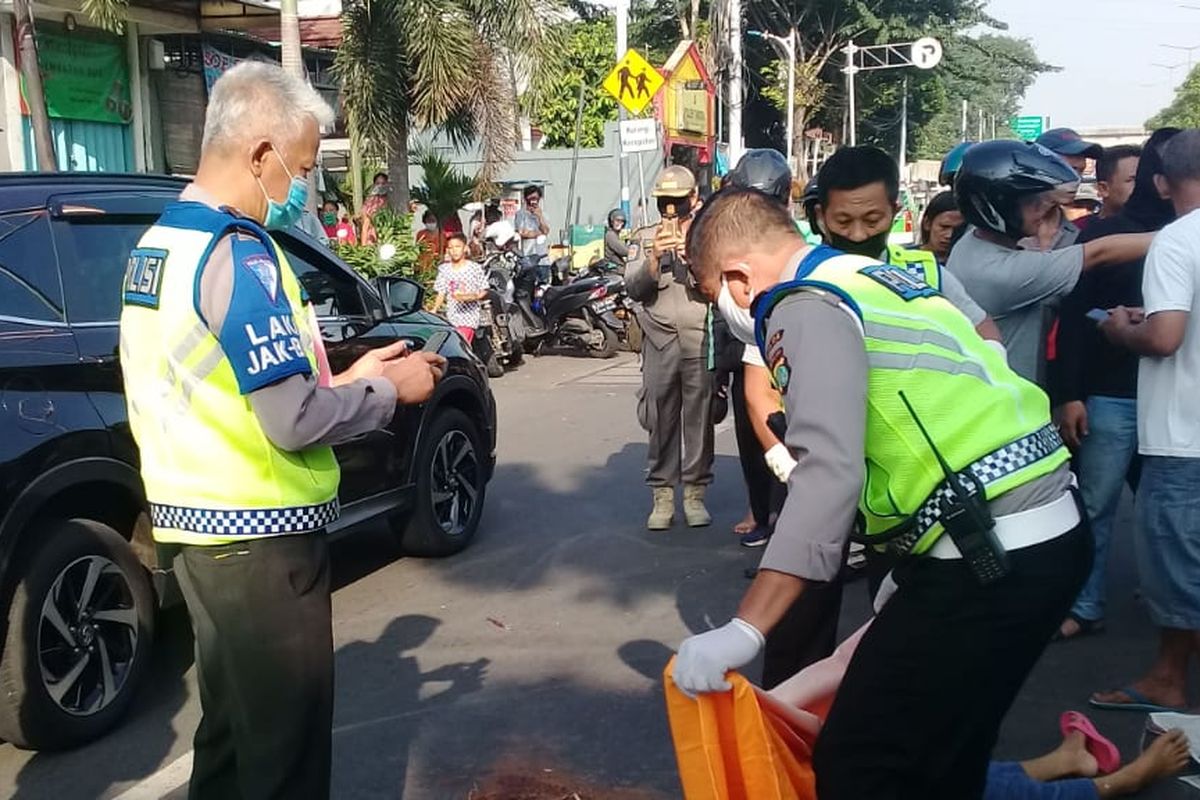 Terjadi sebuah kecelakaan di Jalan Pangeran Tubagus Angke, Tambora, Jakarta Barat, Minggu (10/5/2020).