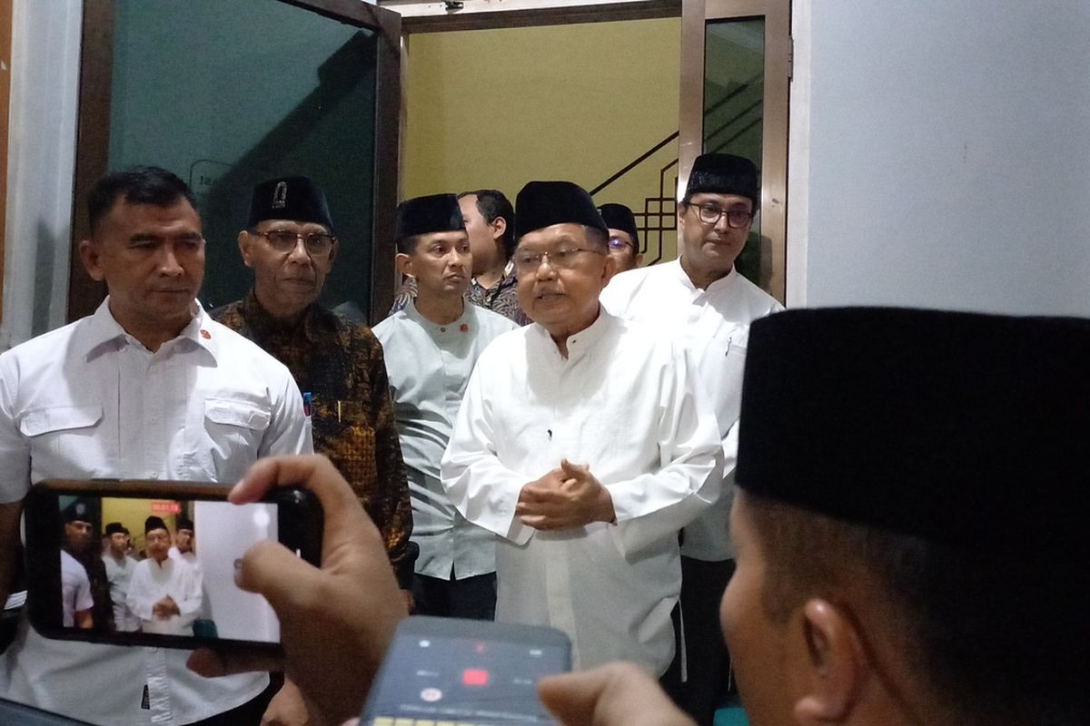 JK saat ditemui usai jadi penceramah di Masjid Kampus UGM, Jumat (31/3/2023)