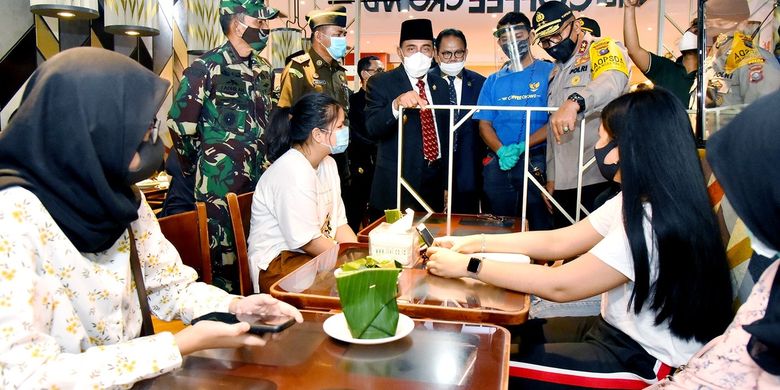Gubernur Sumut Edy Rahmayadi bersama pimpinan Forkopimda meninjau Sun Plaza Mall untuk memastikan menerapkan protokol kesehatan jelang new normal, Selasa (16/6/2020)