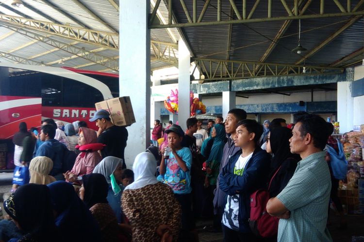 Ribuan Pemudik Memadati Terminal Dagsinarga, Wonosari,Gunungkidul Jumat (30/6/2017)