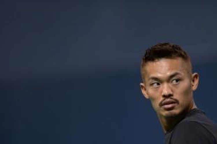 Pemain bulu tangkis Tiongkok, Lin Dan, menjalani sesi latihan sebelum gelaran Piala Thomas di Siri Fort Indoor Stadium, New Delhi, India, Rabu (14/5/2014).