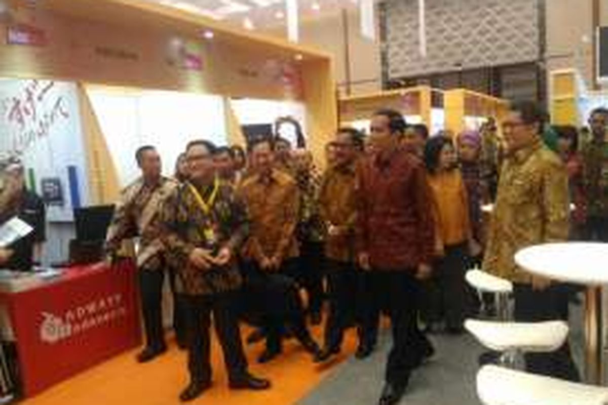 Presiden Joko Widodo dalam event Indonesia E-Commerce Summit & Expo (IESE) yang digelar di Indonesia Convention Exhibition (ICE) Serpong,  Rabu (27/4/2016)