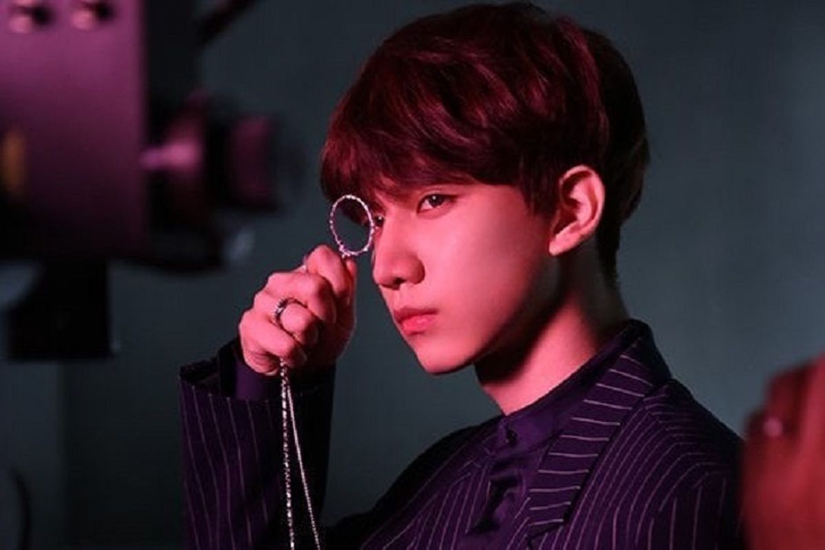 Member boyband VIXX, Hyuk, mengalami cedera di panggung pada acara jumpa penggemar di Jepang, Rabu (2/5/2018).(Soompi)