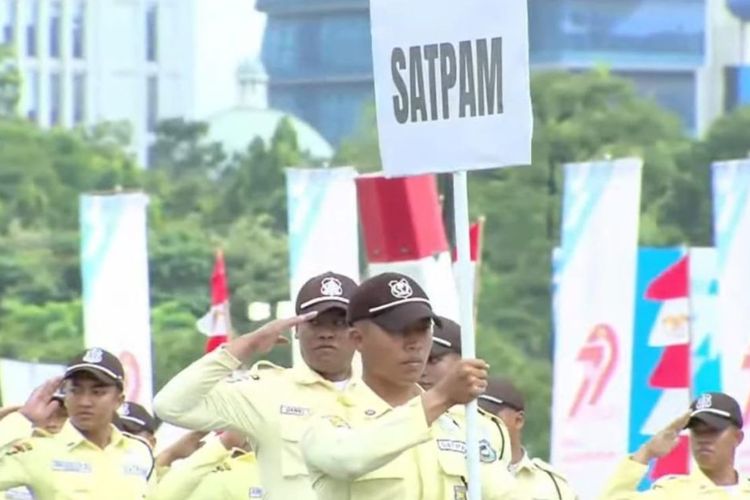 Tangkapan layar siaran langsung HUT Bhayangkara Ke-79 saat defile Satpam di silang Monas, Jakarta Pusat, Selasa (1/7/2025). ANTARA/Walda Marison
