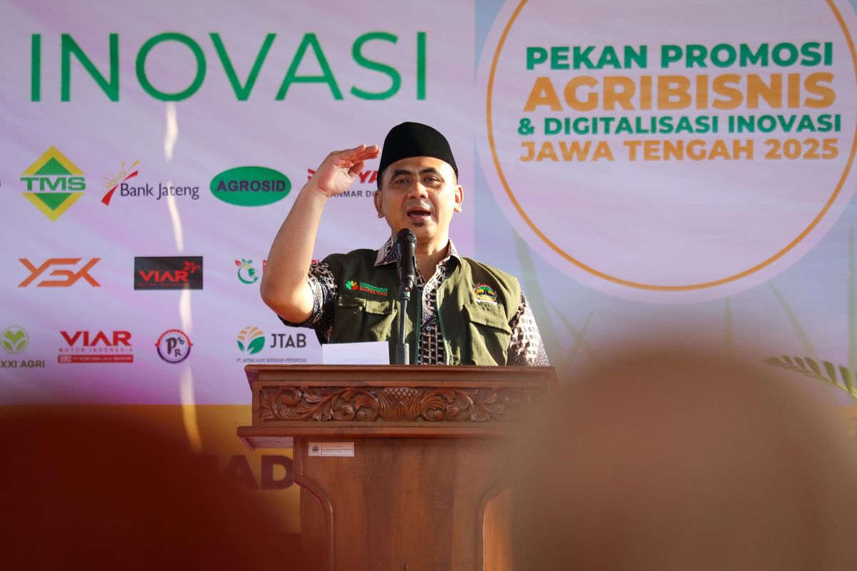 Wakil Gubernur (Wagub) Jawa Tengah (Jateng) Taj Yasin dalam gelaran Pekan Agro Digital dan Inovasi (PADI) Pertanian Jateng 2025 di Agro Center Soropadan, Kecamatan Pringsurat, Kabupaten Temanggung, Jumat (18/7/2025).
