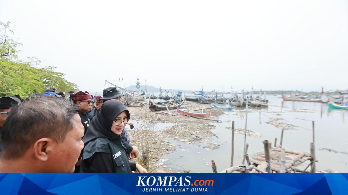 Muara Sungai Penuh Sampah, Nelayan Banyuwangi Kesulitan Cari Ikan
