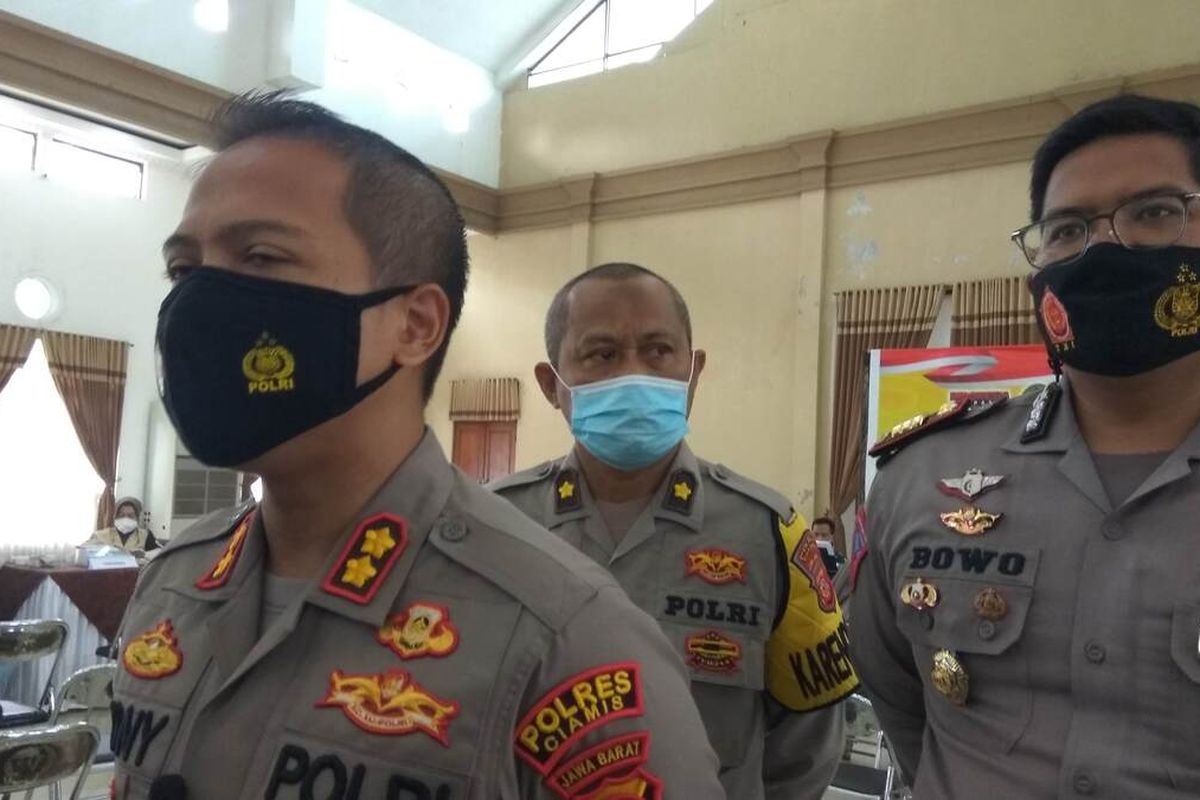 Kapolres Ciamis AKBP Tony Prasetyo menjelaskan terkait penetapan tersangka dua pengendara motor gede di Islamic Center Ciamis, Selasa (15/3/2022).