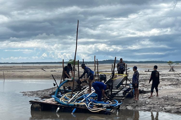 Respons Keresahan Nelayan, Polisi Tertibkan Tambang Timah Ilegal di Perairan Membalong Belitung